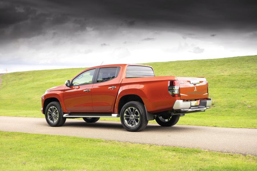  Mitsubishi L200 Barbarian X Double Cab 2019 года  (UK) (фото 14 из 40)